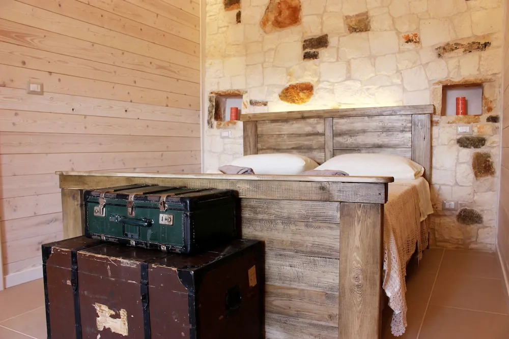 Trullo Madia with Shared Hot Tub in Nature
