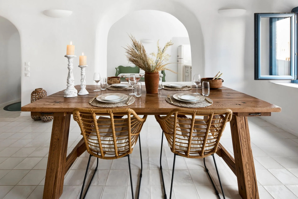 Luna Santorini Suites