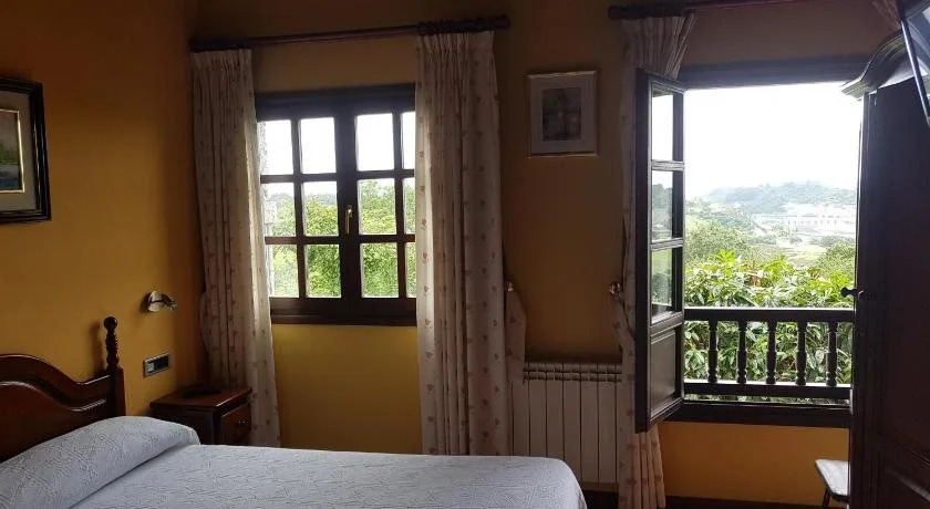 Hotel La Curva Ribadesella PARKING