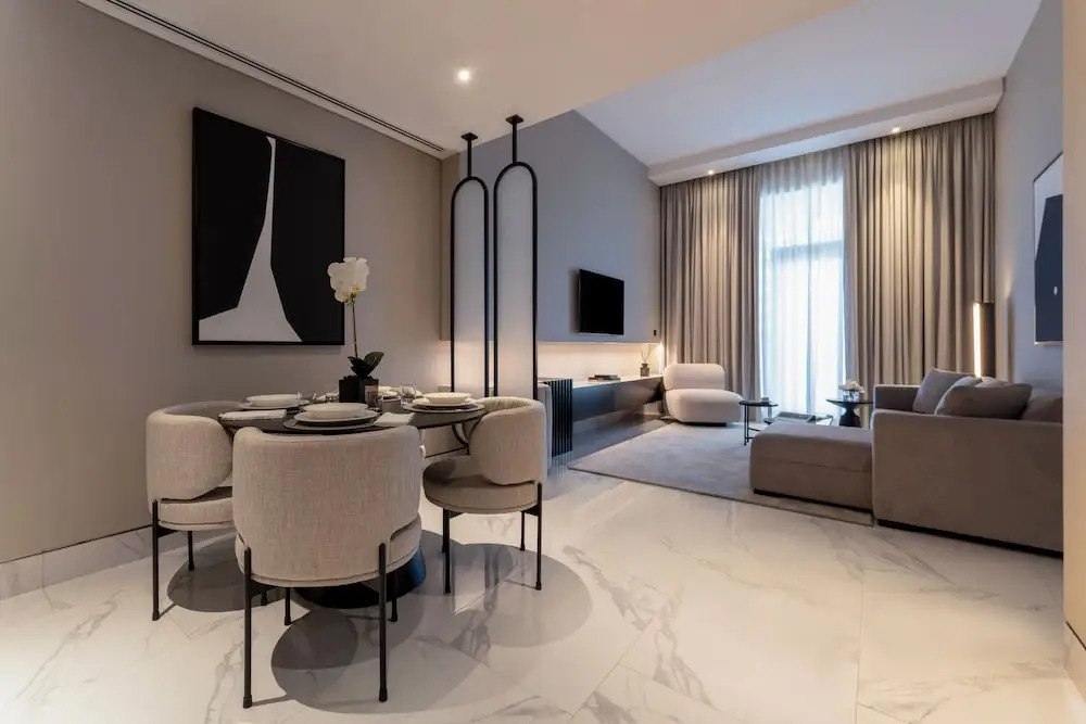 Lusso Hometels J One