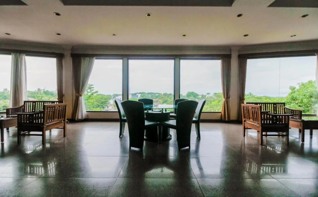 RedDoorz Plus near Depati Amir Airport