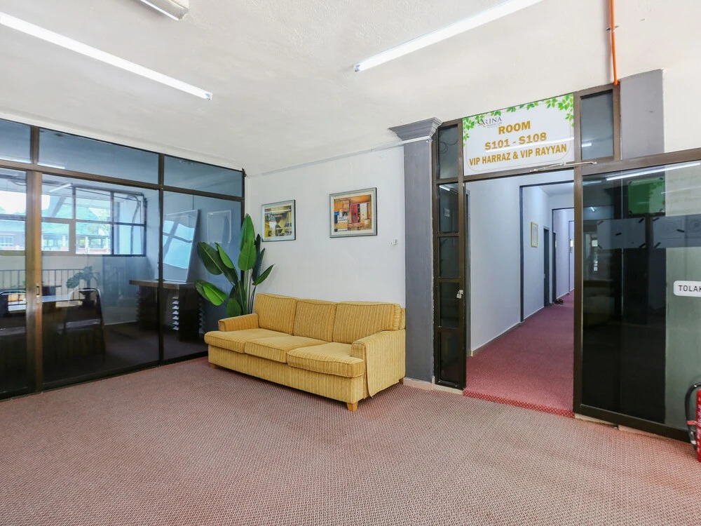 The Sarina Hotel & Cafe by OYO Rooms