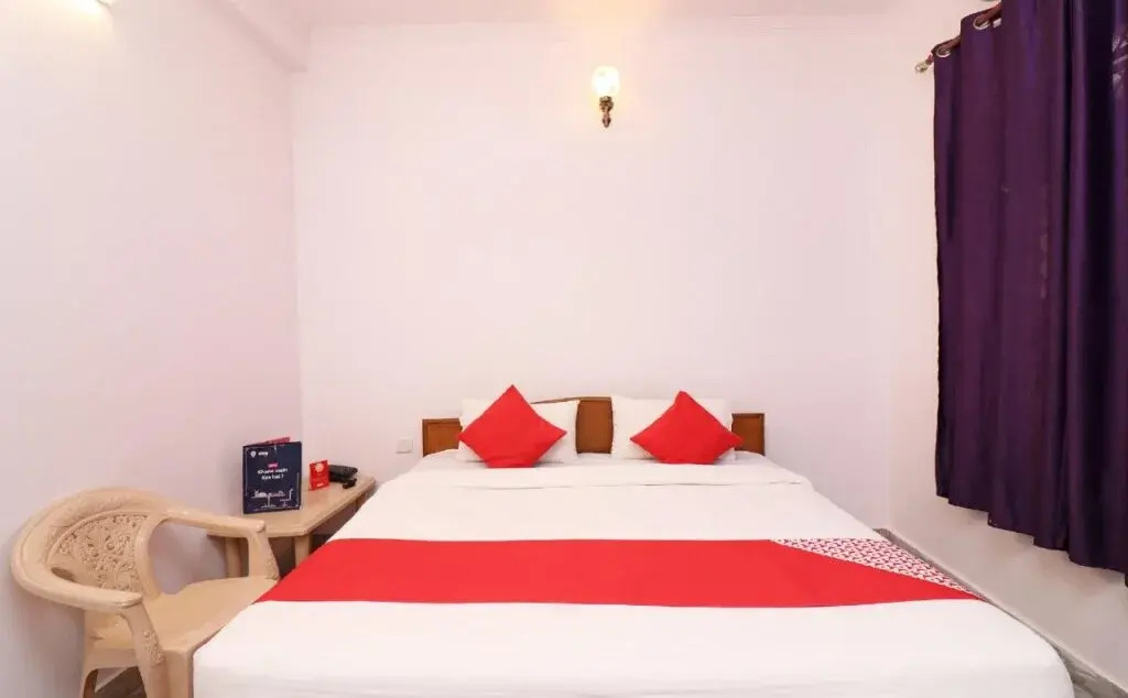 OYO 14185 Laxmi Yellow Guest House