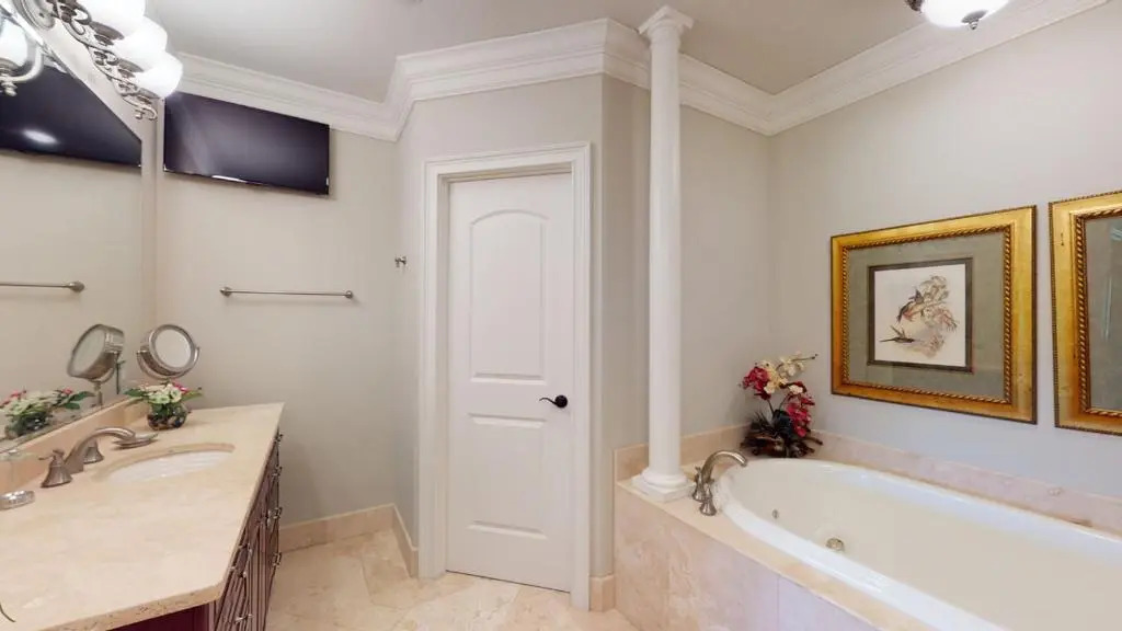 9 Promontory Ct