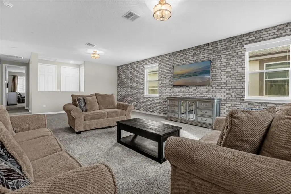 5 Bedrooms 55 Bathrooms Solara 9035 Pc