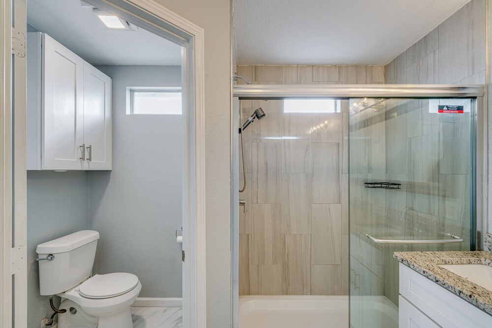 Pet Friendly! Renovated Arlington Home Near At&t