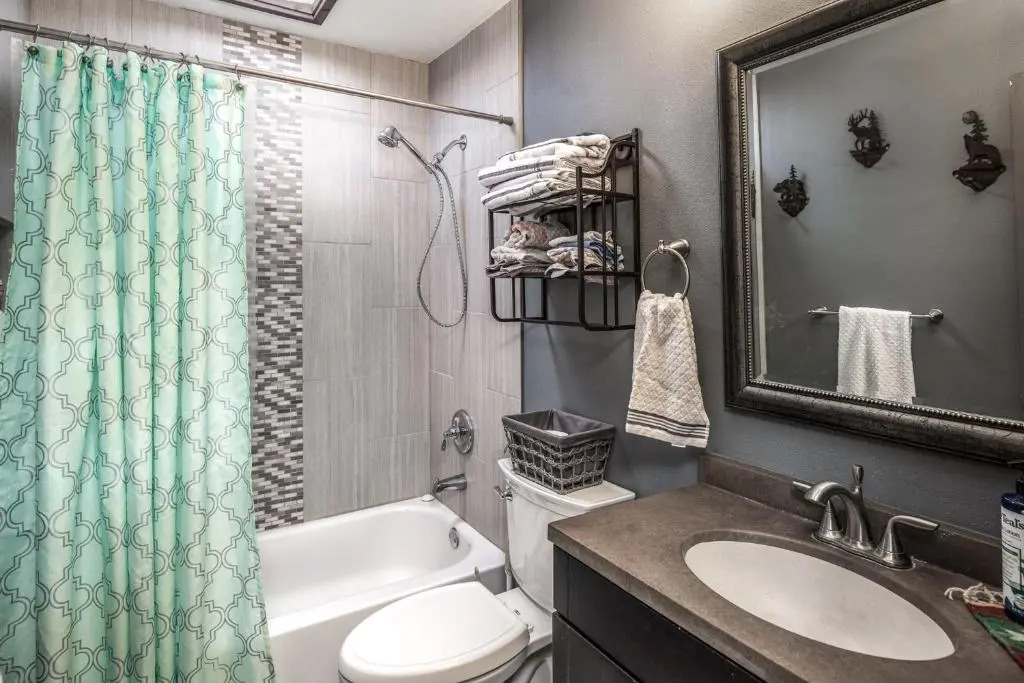 Valley View, 3 BRs, Sleeps 8, Fireplace, WiFI, Pets Welcome, Views