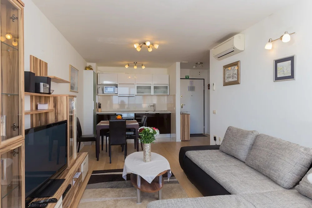 Apartment Blue Eye