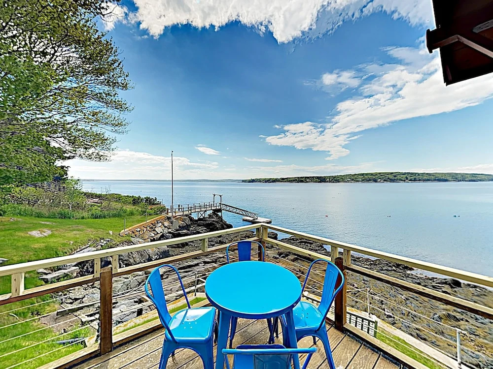 New Listing! 2 Waterfront S, Near Town 3 Bedroom Cottage