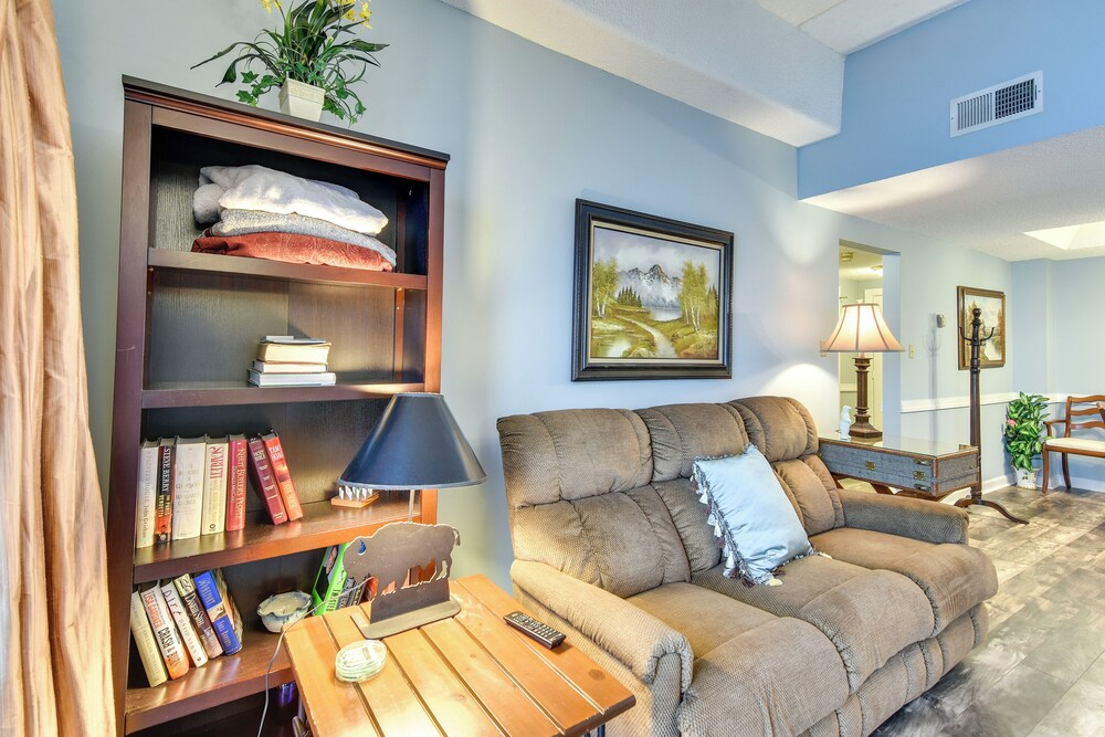 < 4 Mi to Sugar Mtn Resort: Condo w/ Indoor Pool!
