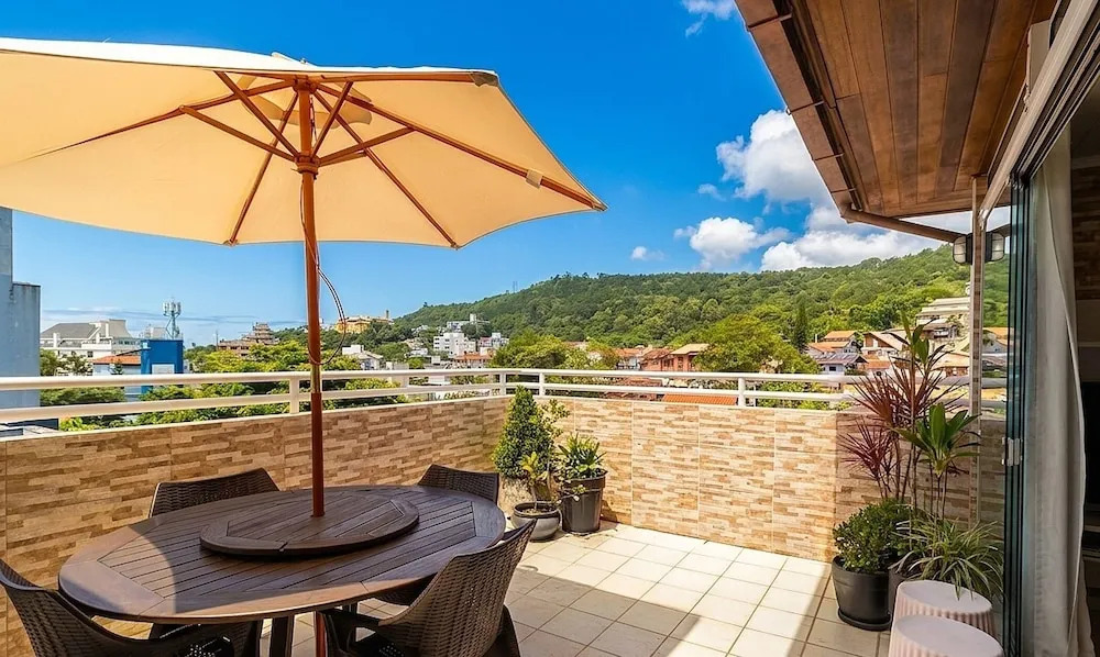 Penthouse W/terrace 5 min From the Beach Cos302