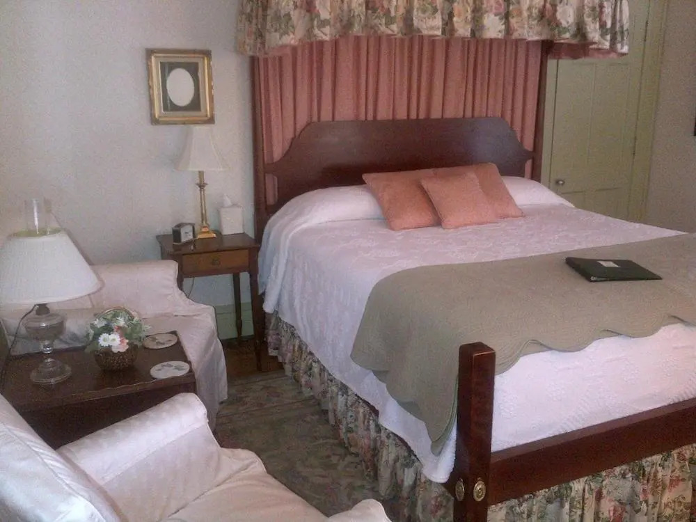 Colonial Capital Bed & Breakfast