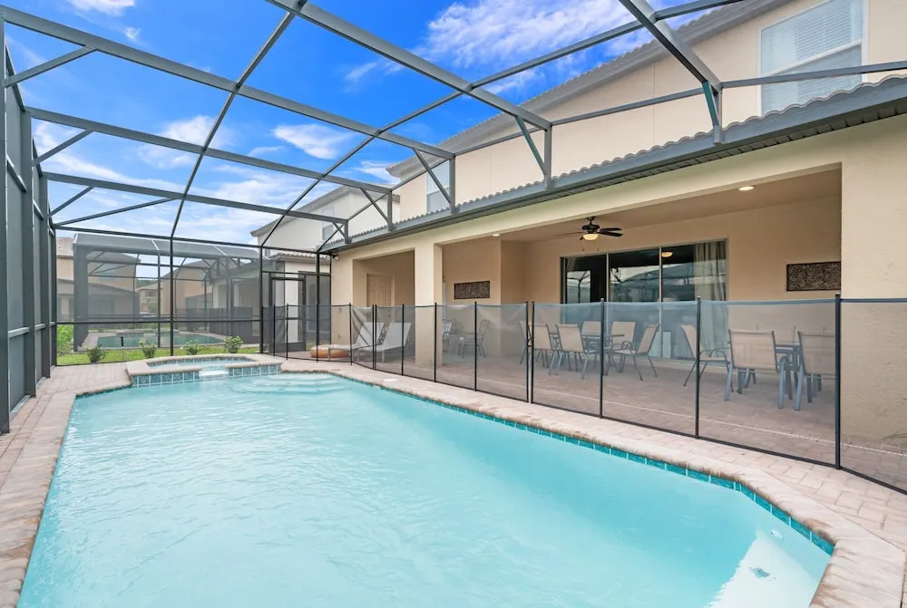 8 Bed 6 Ba Villa with Games, Pool & Spa