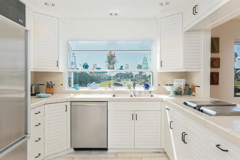 2925 Pierpont Blvd Home