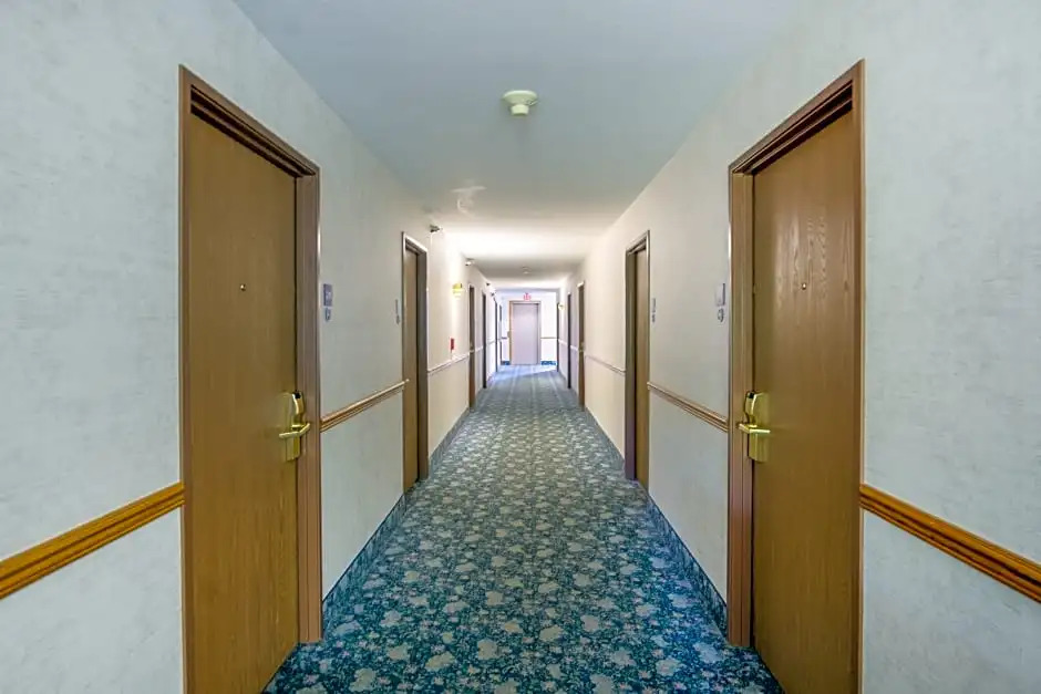 Hotel Osage Beach by the Lake of the Ozarks