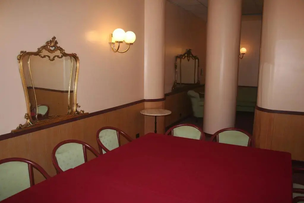 Albert Hotel