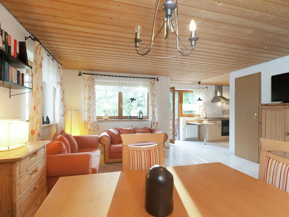 Beautiful Apartment in Lauterbach ot Fohrenbhl With Garden