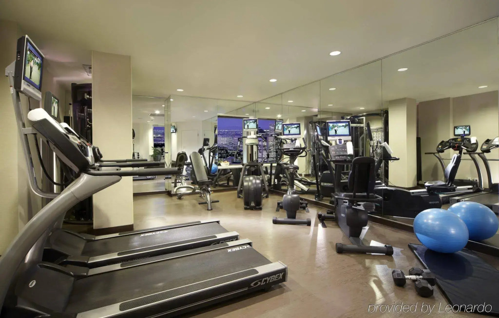Vogue Hotel Montreal Downtown, Curio Collection by Hilton