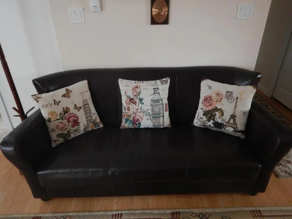 Clean and Quiet 2 bdr 2 bthr private entrance entire guests suite near Coquitlam Center mall and skytrain