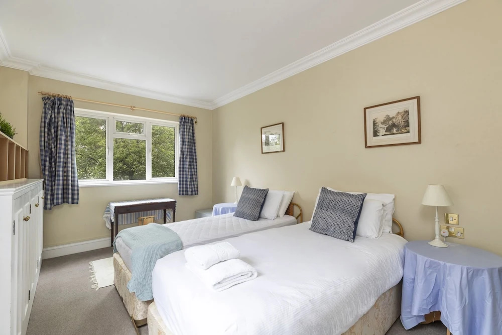 JOIVY Charming 3 bed house with a rooftop terrace