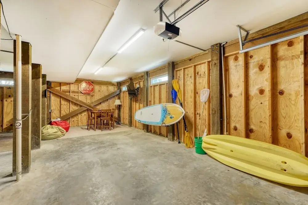 Beach Bliss: 4br Beach Access Kayak Wi-fi 4 Bedroom Home by RedAwning