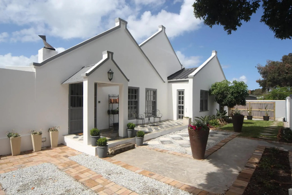 The Lily House Hermanus - Central Private Cottages