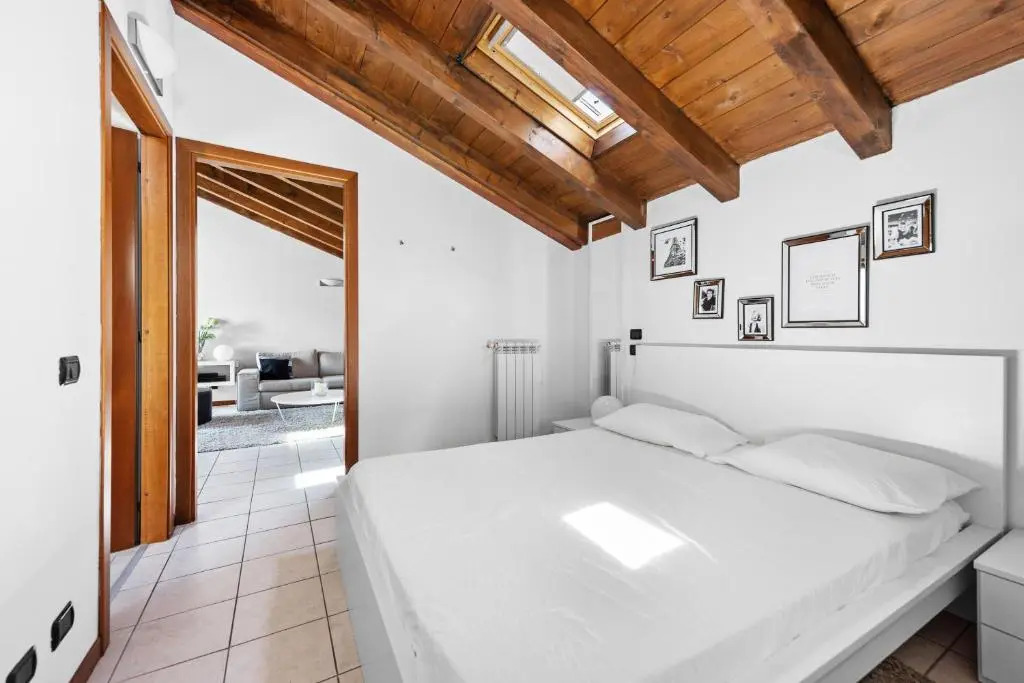 CasaCamelia 35, 3 BDRM with view Lake Como