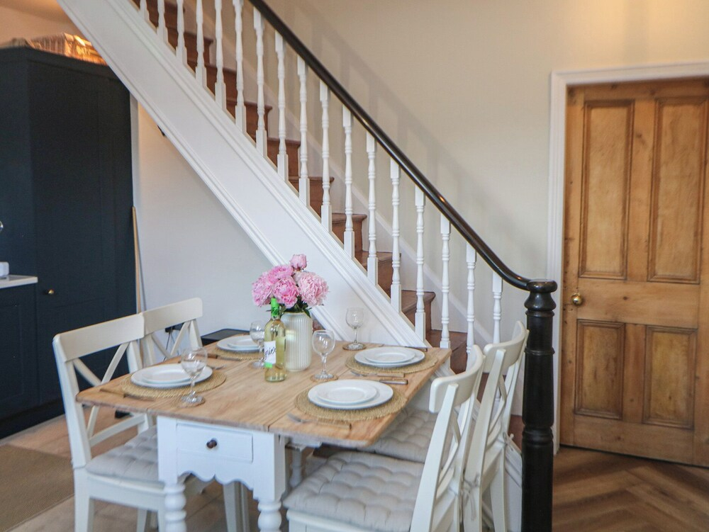 16 Oak Bank