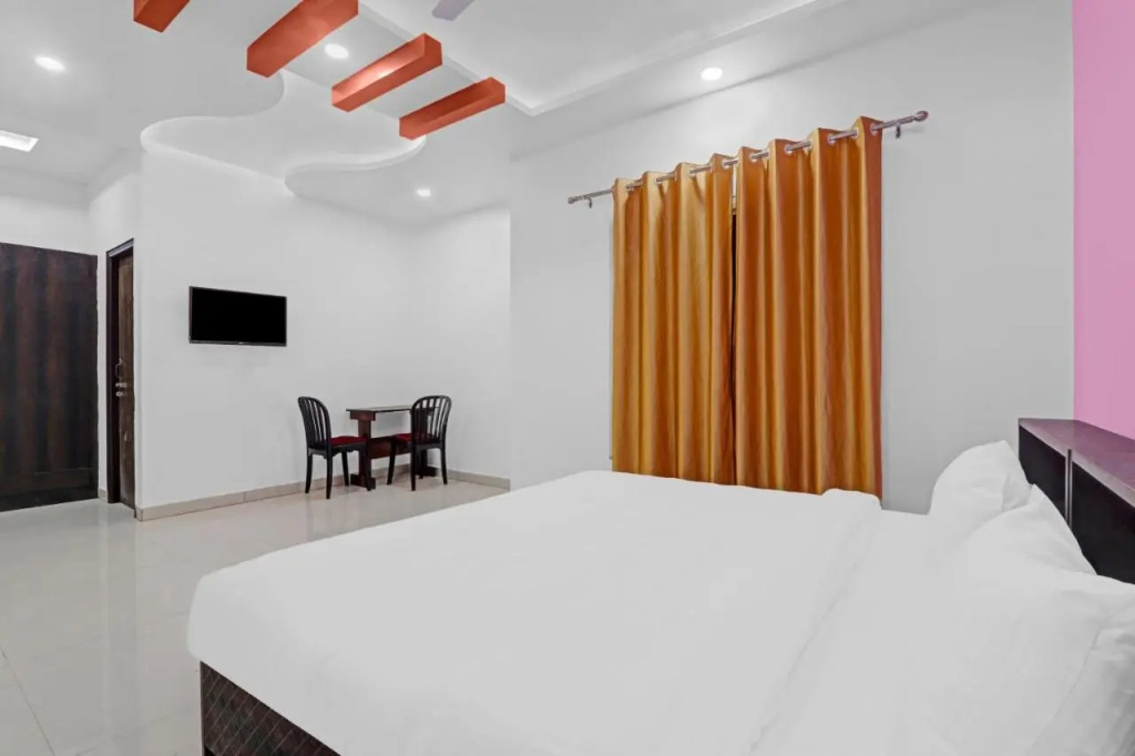 Capital O 85097 Hotel KPR Inn