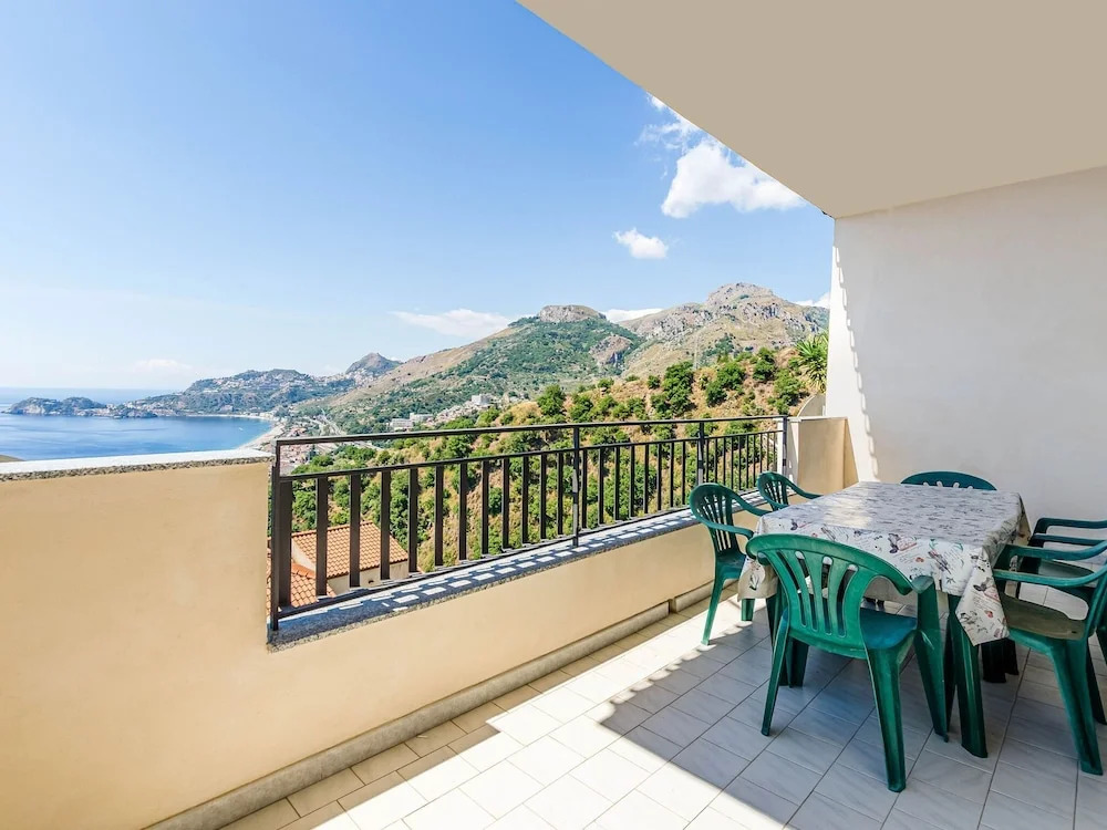 Stunning Holiday Home in Letojanni near Sea