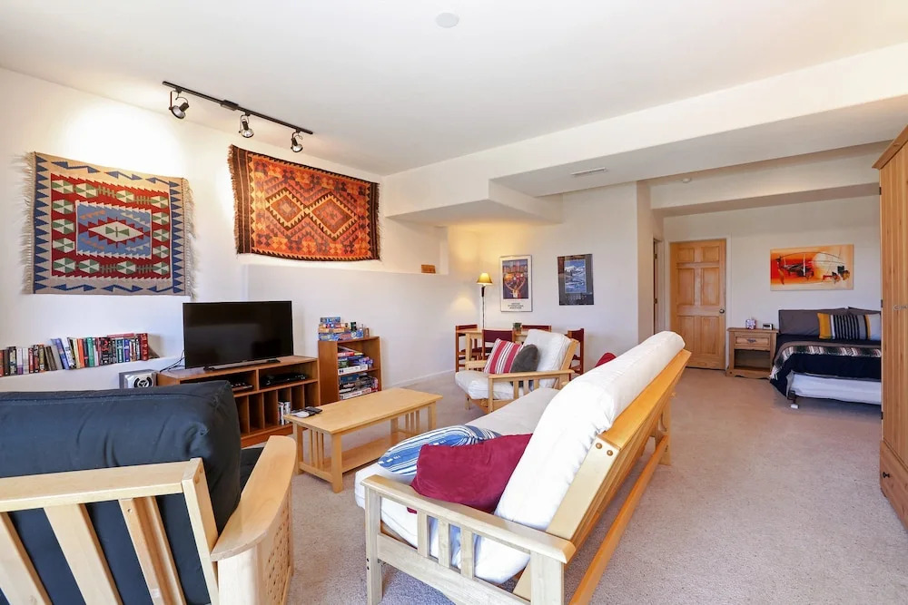 Condo on Shuttle Route 3 Bedrooms 4 Bathrooms Condo
