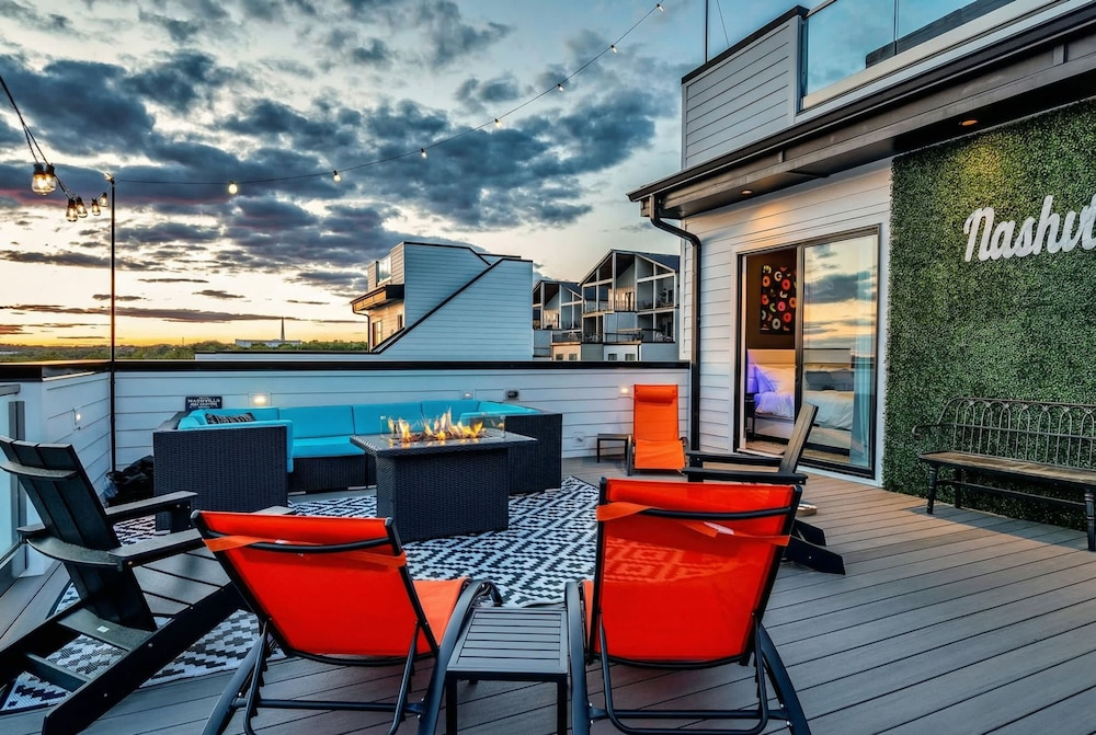 Speakeasy Rooftop Decks Hot Tub Karaoke