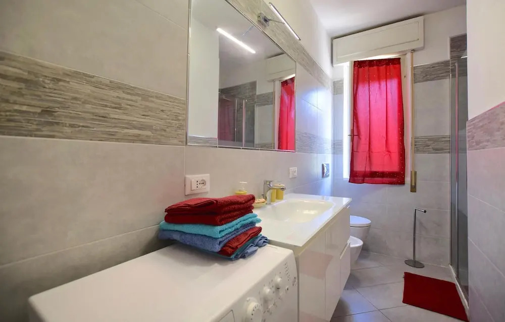 Awesome Apartment in Marina di Massa With 1 Bedrooms