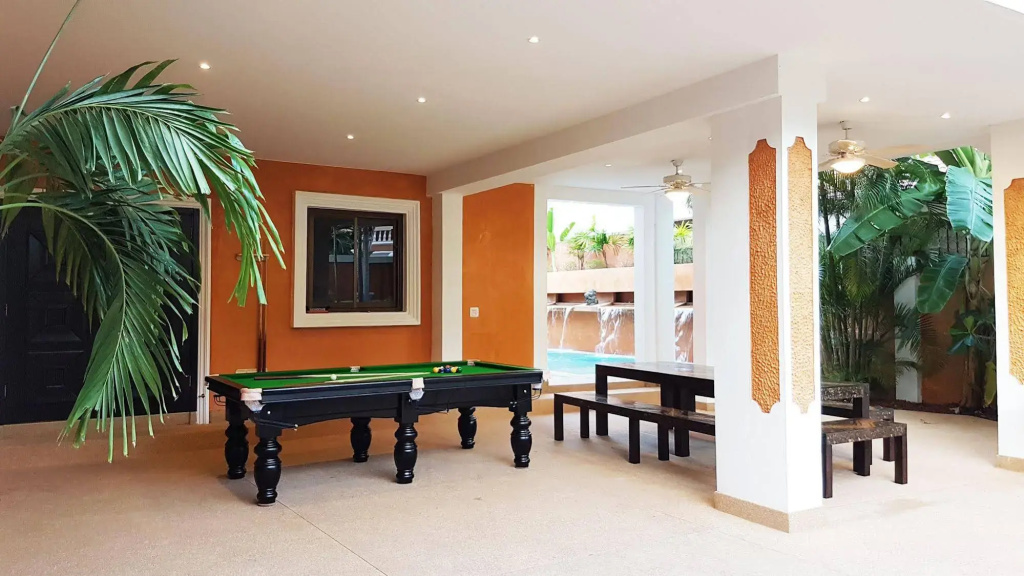 HIDELAND Luxury Pool Villa Pattaya Walking Street