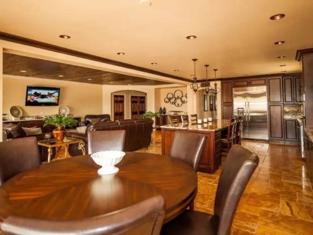 Gulfside Luxury Condo by RedAwning