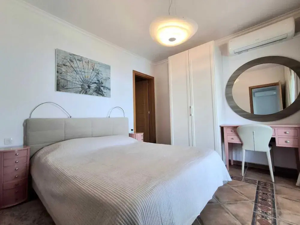 Beachfront Four bedroom Apartment