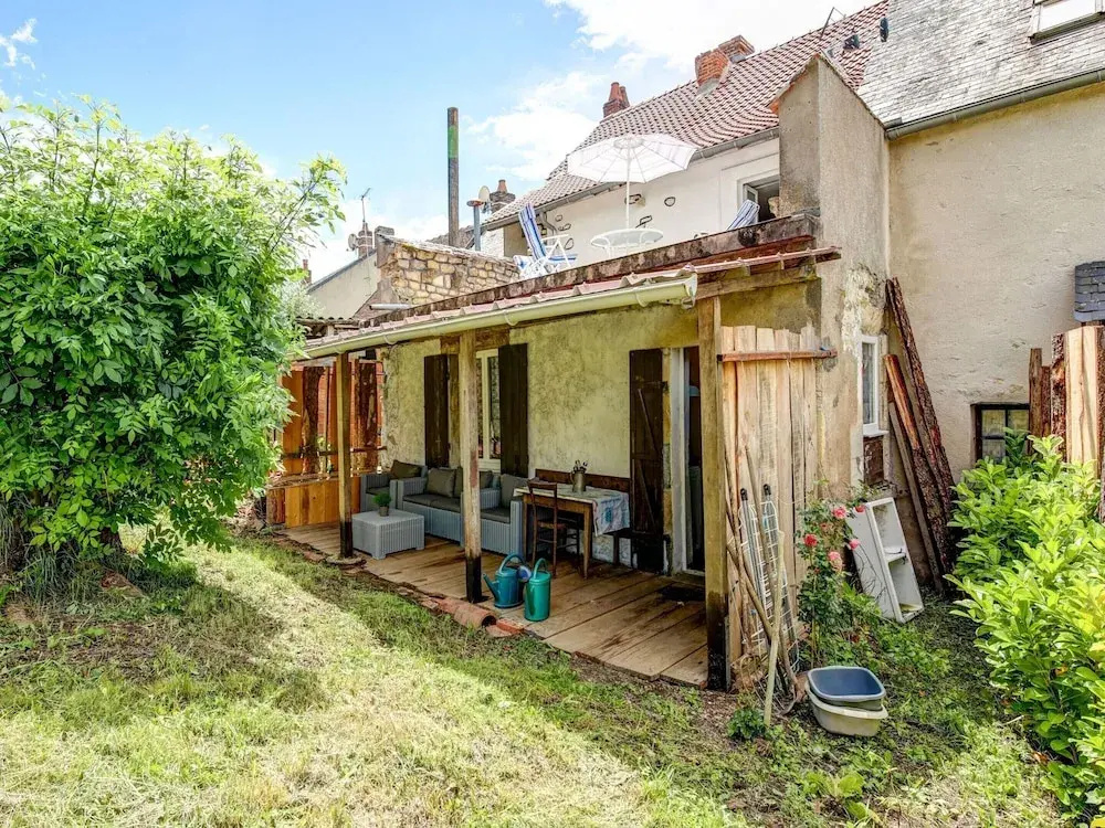Traditional Holiday Home in Brinon sur Beuvron