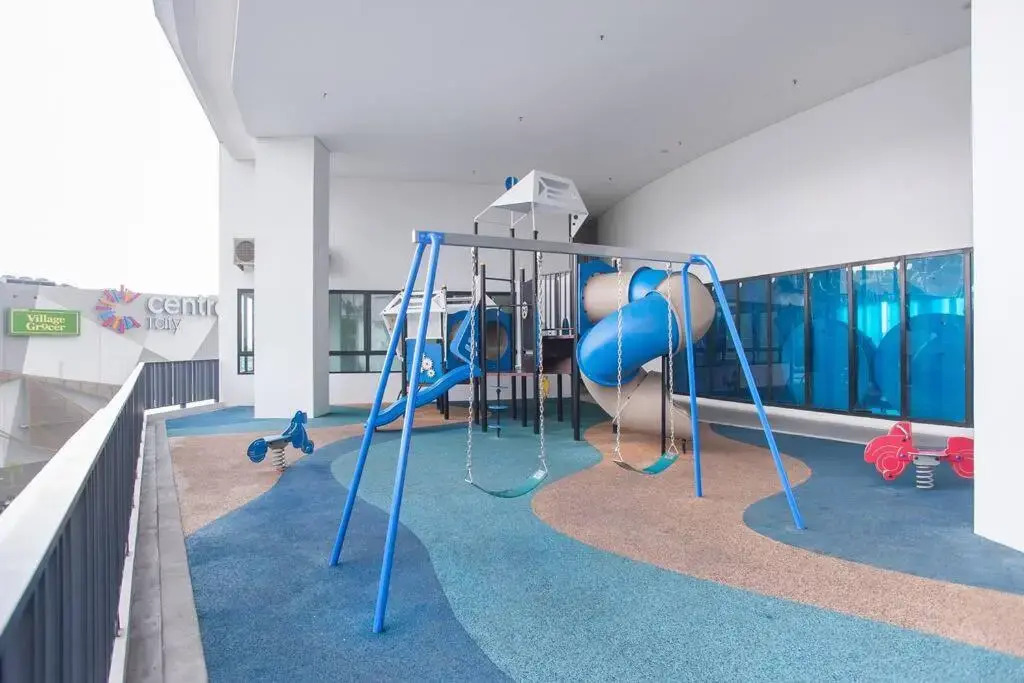 iCity 1Bedroom Apt Near Mall FREE PARKING & WIFI