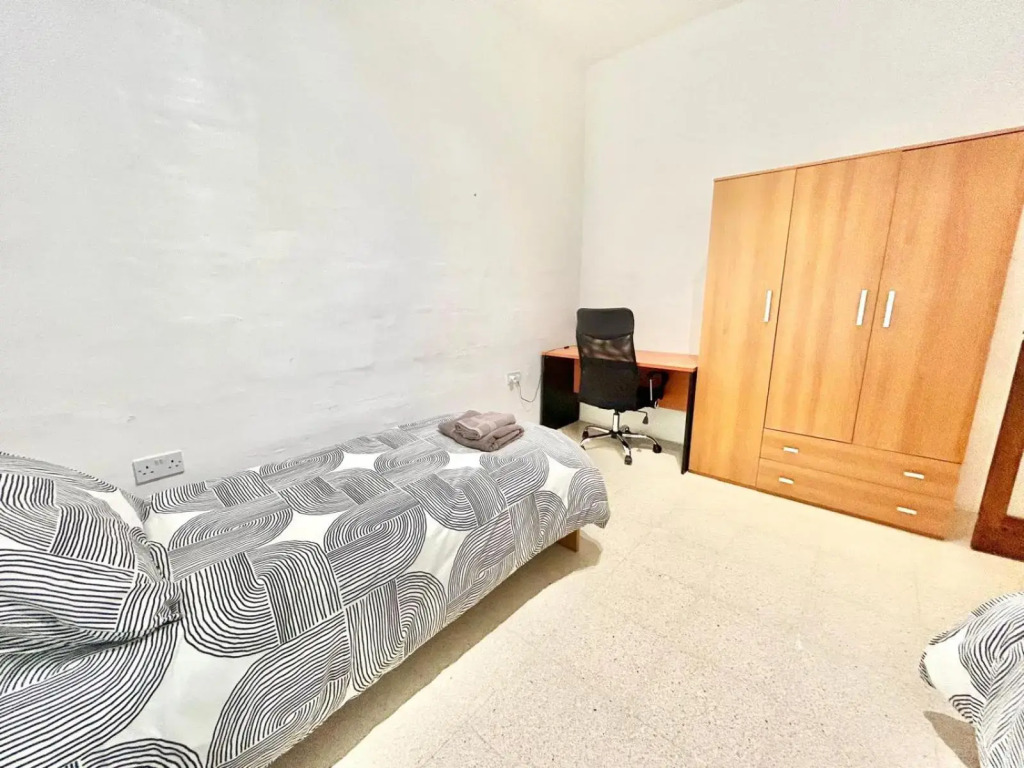 St Julians - Balluta Bay large 3 bedroom apartment
