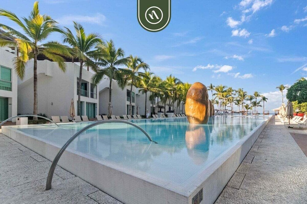 Beachfront 1 BR Condo With Multiple Pools - Gym