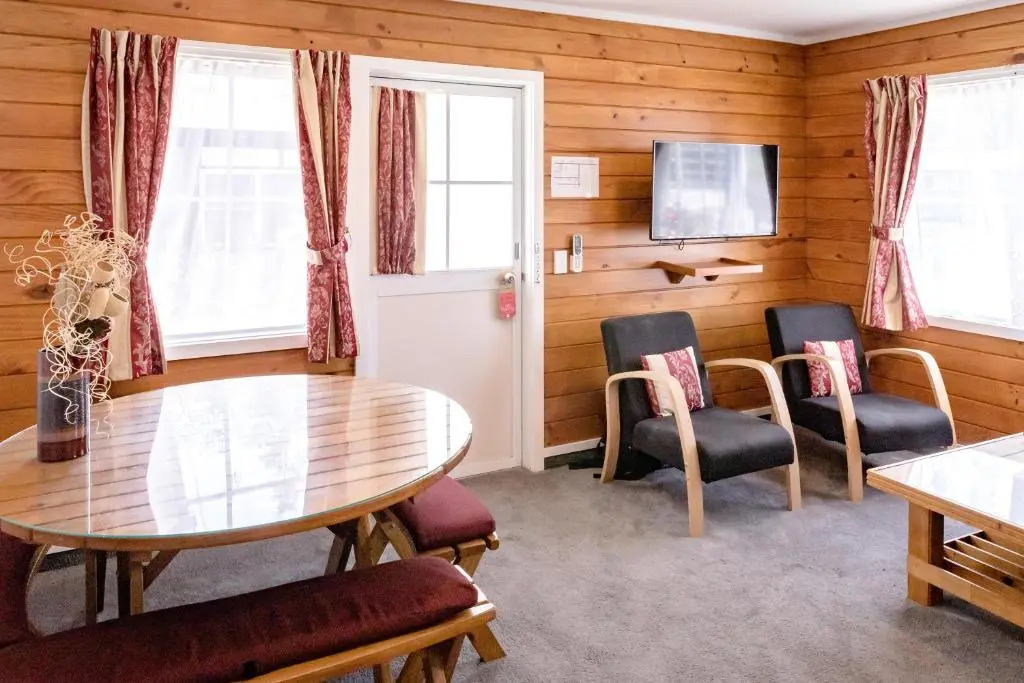 Tudor Park Motel Spacious with kitchens 1 minute walk to restaurant and shopping centre and Gisborne Hospital