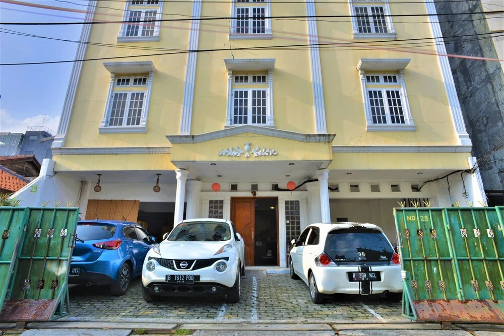 ZEN Rooms Basic Near Pasar Baru