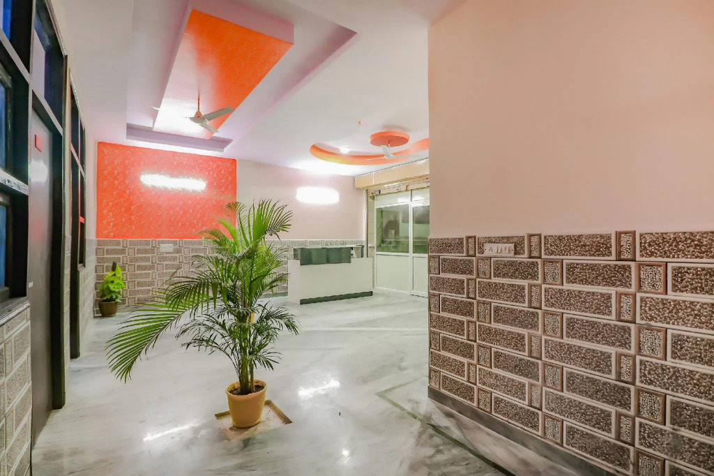 Primrose Hotel by OYO Rooms
