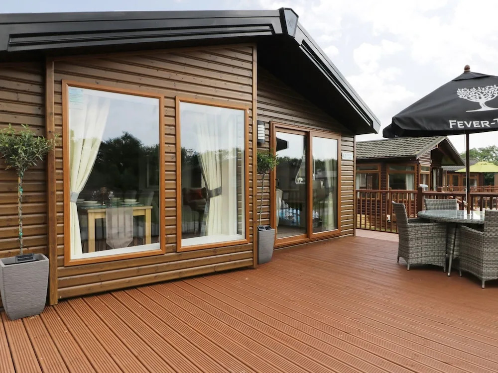 Little Gem Lodge with Hot Tub