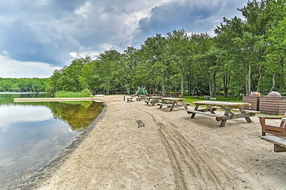 Pet-Friendly Home with Deck at Big Bass Lake!