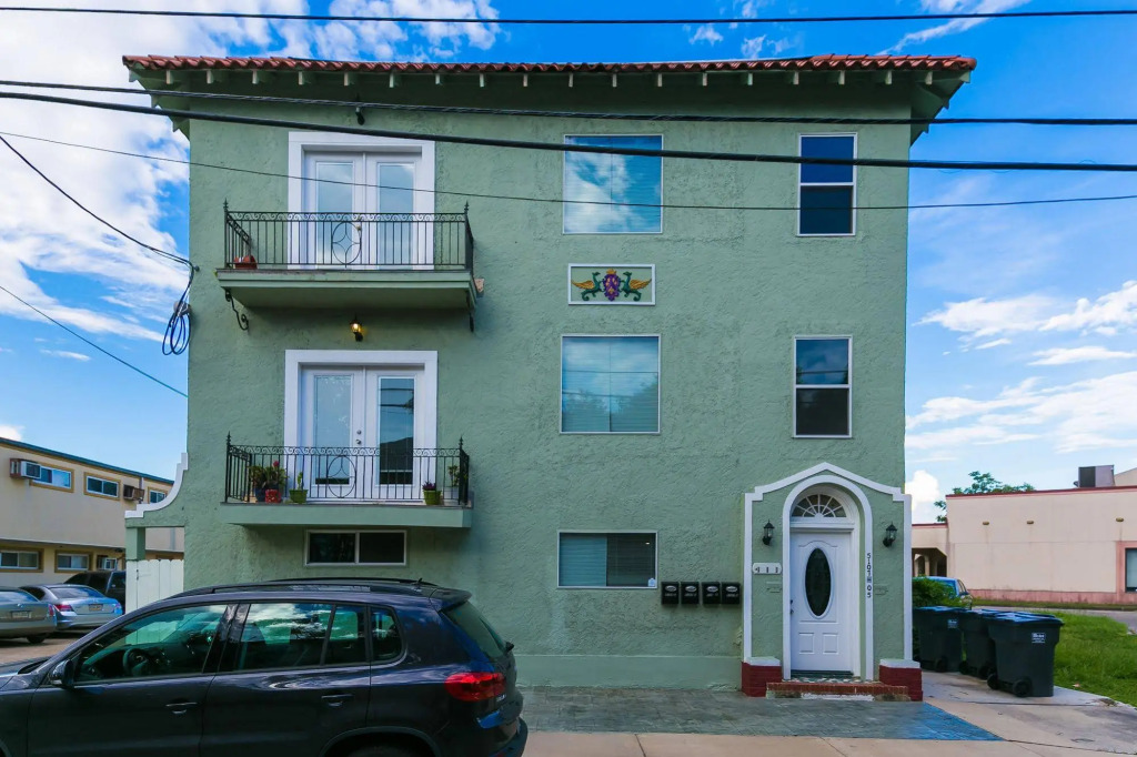 Hosteeva Conti Street Suites