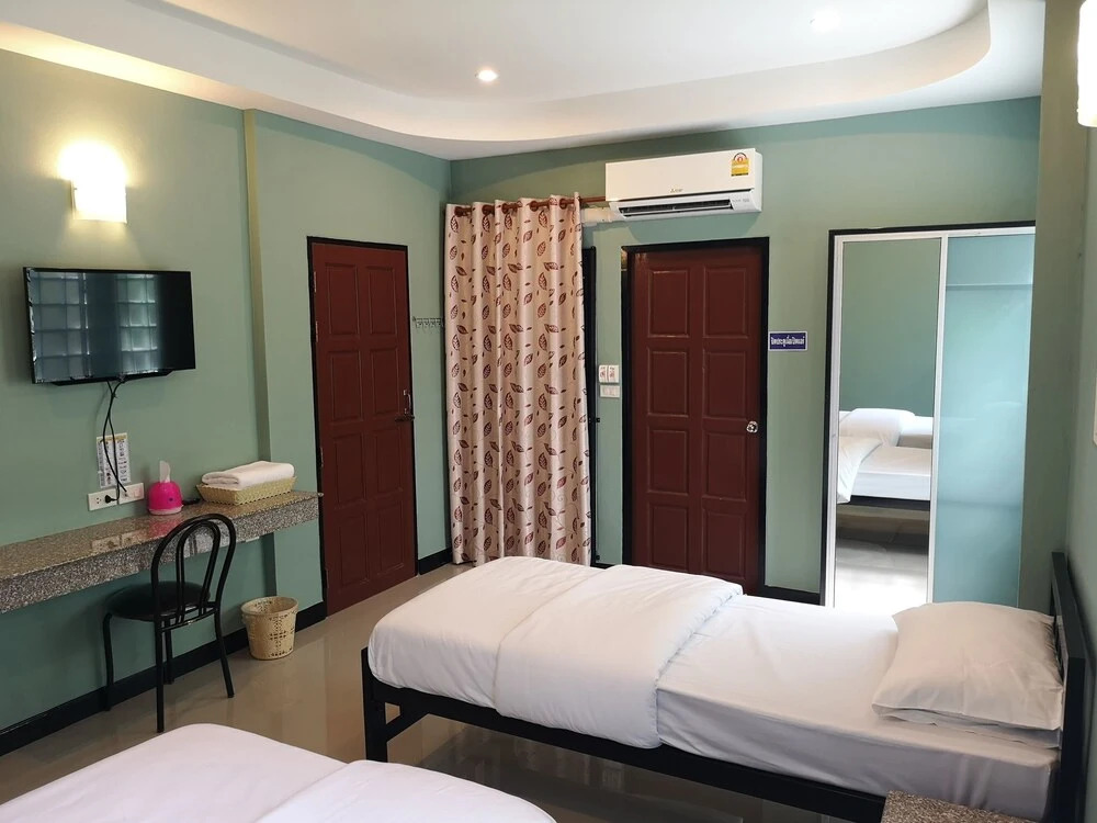 โรงแรมห้วยทราย Huaisai Hotel