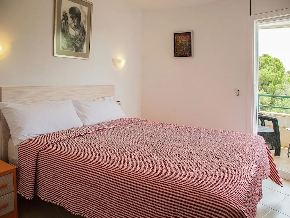 Beautiful apartment with pool for 4 in L'Estartit from at 50m. from the beach