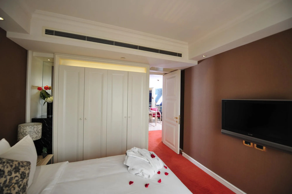 Wealthy All Suite Hotel Suzhou