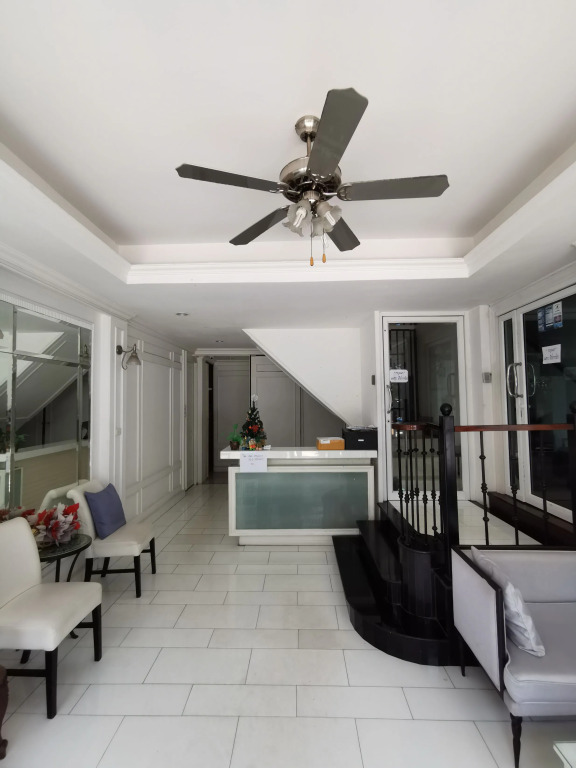 Ratchada-Sutthisan Hotel and Longstay